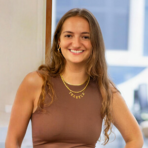 Headshot of Isabela Baganha