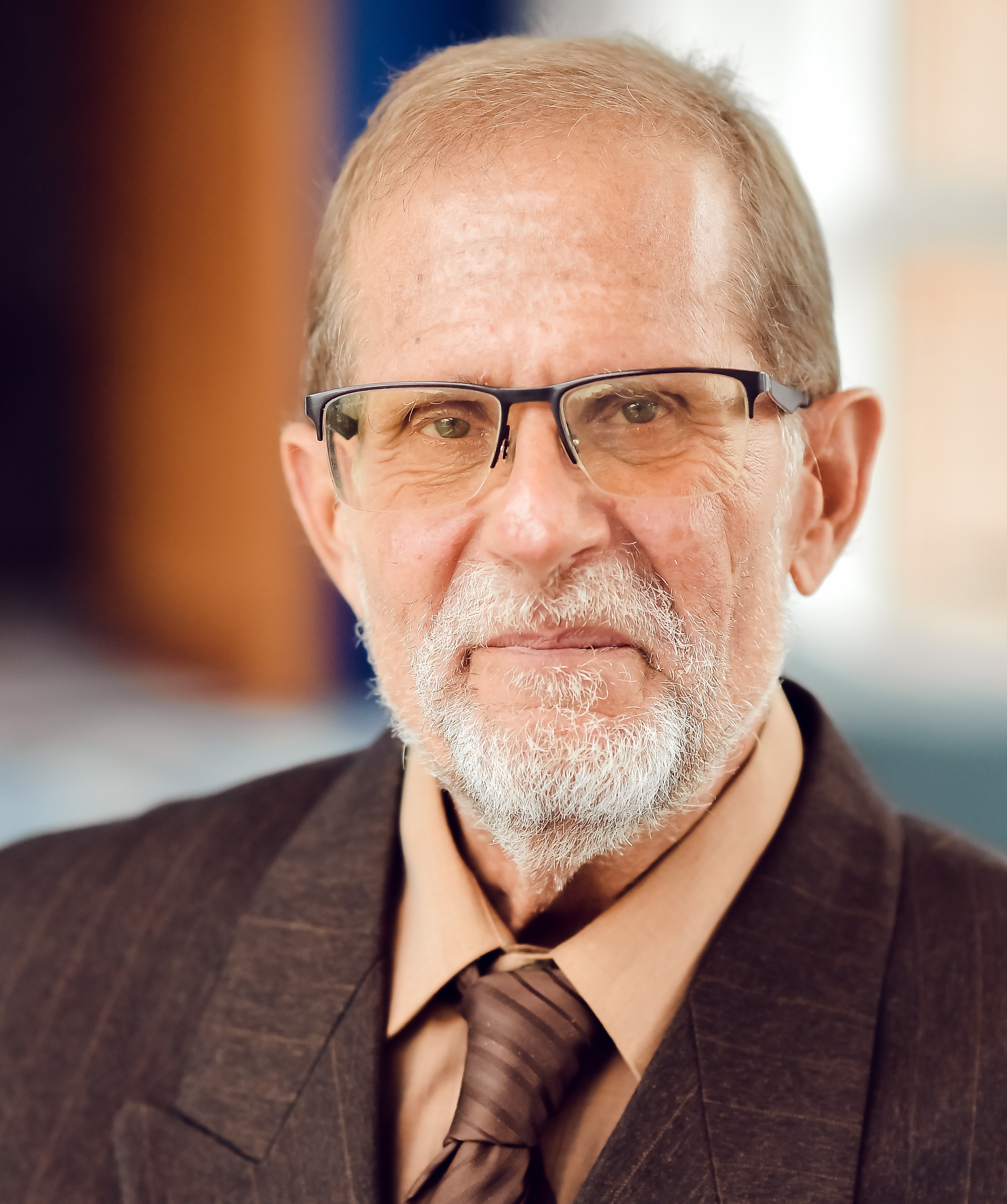 The Eastern Association of Financial Aid Administrators (EASFAA) honored Howard Leslie with its Lifetime Achievement Award on May 9, 2025.